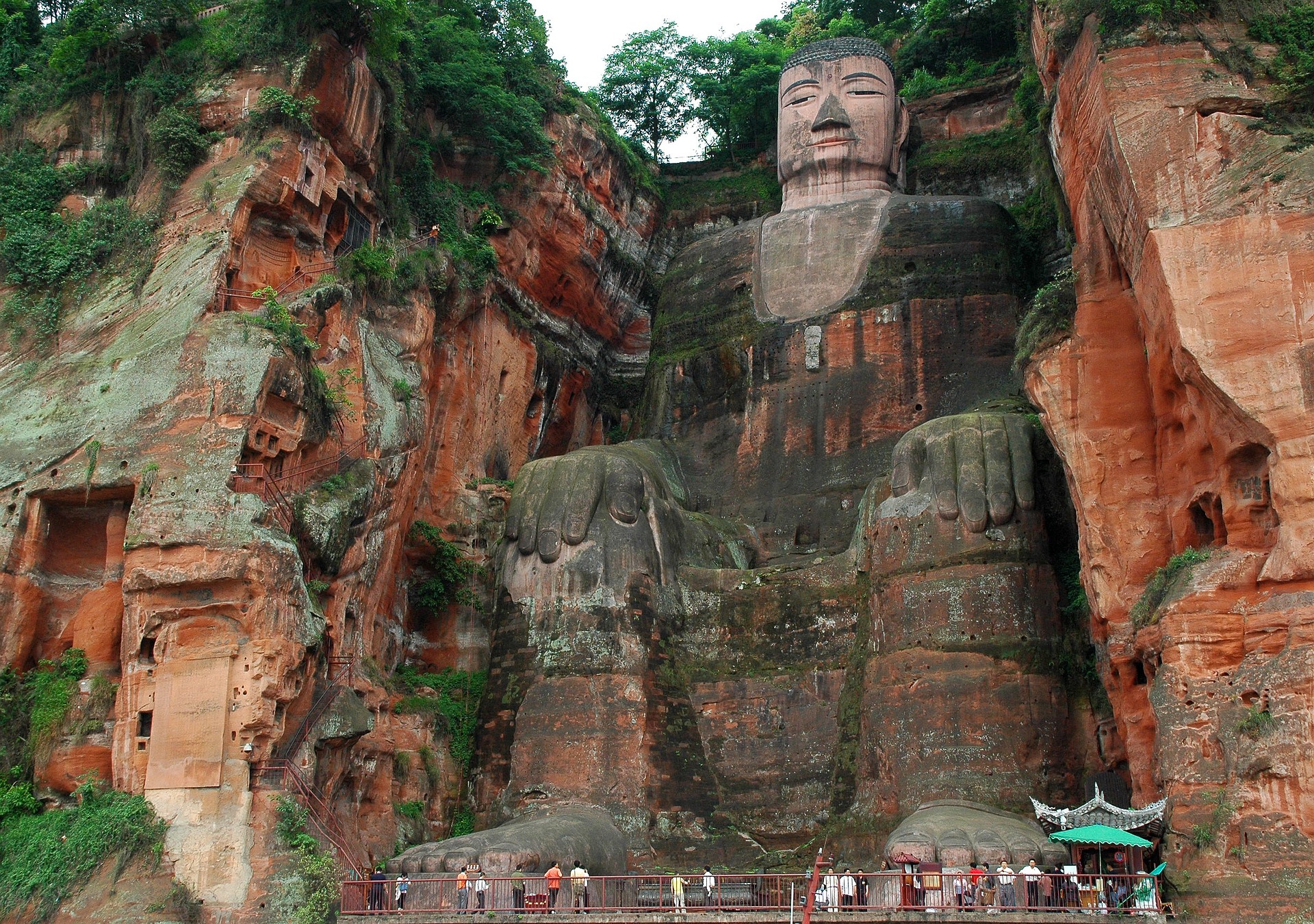 6 Days Private Tour of Chengdu - Leshan - Mt. Emei - Chengdu - Huanglong - Jiuzhaigou