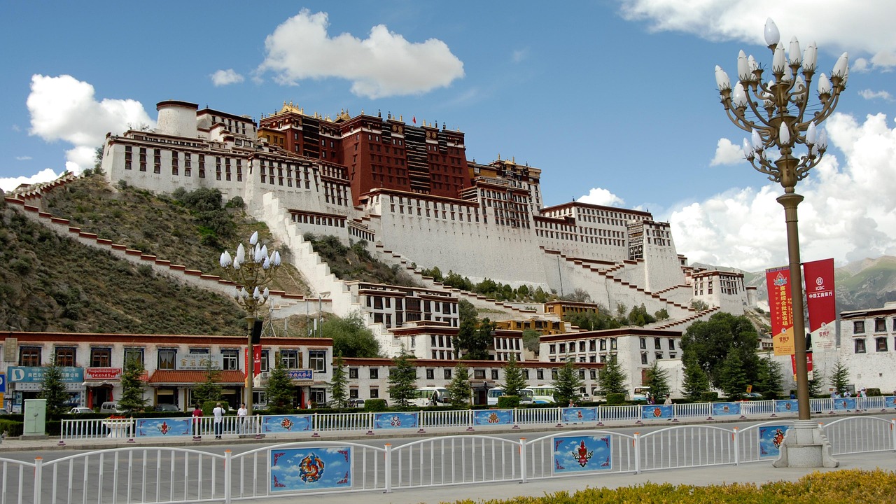 11 Days Private Tour of Beijing - Lhasa - Xi'an - Shanghai